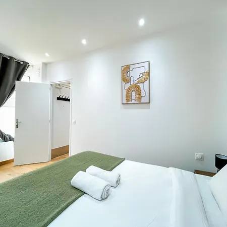 Urban Flat 198 - Townhouse Basfroi Apartment Paris