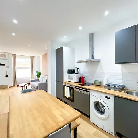 Urban Flat 198 - Townhouse Basfroi Apartment